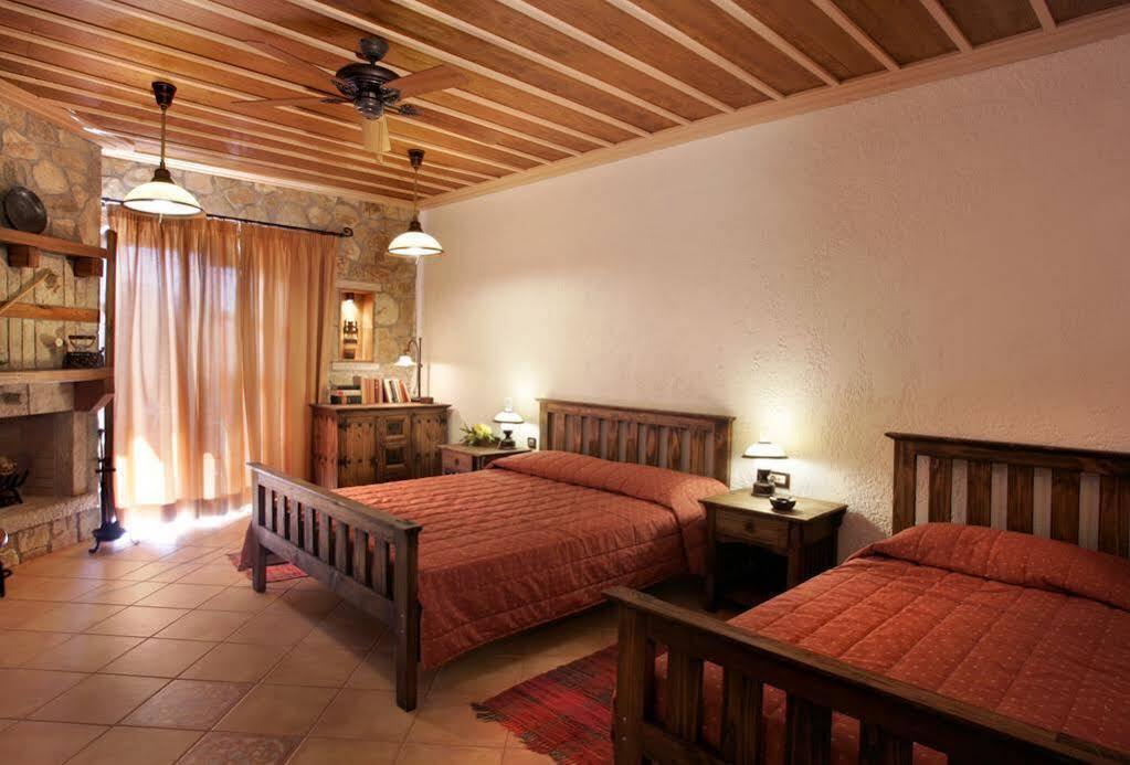 อเบลิโอนา รีทรีต Hotel Ambeliona ภายนอก รูปภาพ